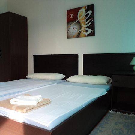 Motel Le Village Skopje Ngoại thất bức ảnh
